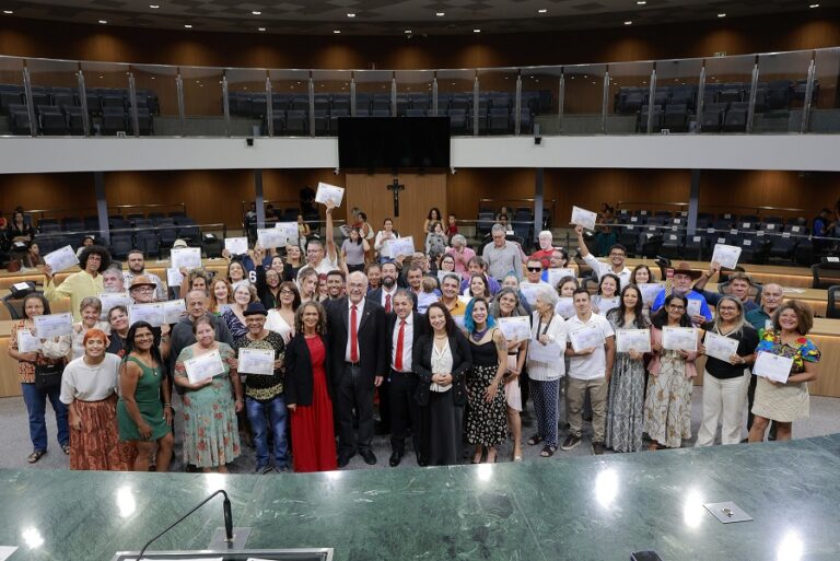 Por iniciativa de Mauro Rubem, Sessão Especial na Assembleia Legislativa marca os 30 anos do Circo Laheto