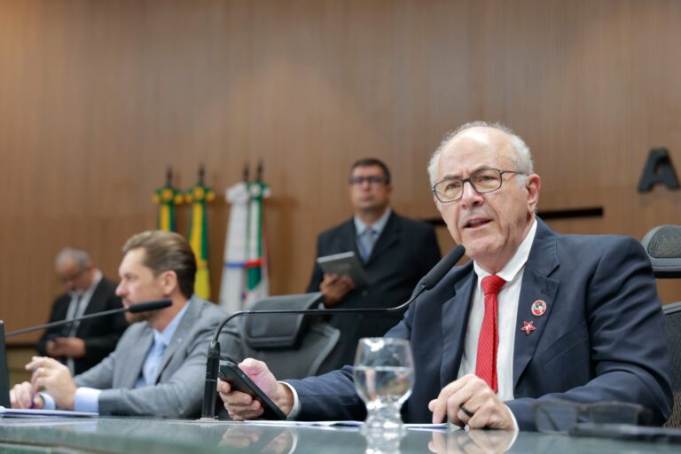 Mauro Rubem apresenta projeto que institui reconstrução dentária de mulheres vítimas de violência em Goiás