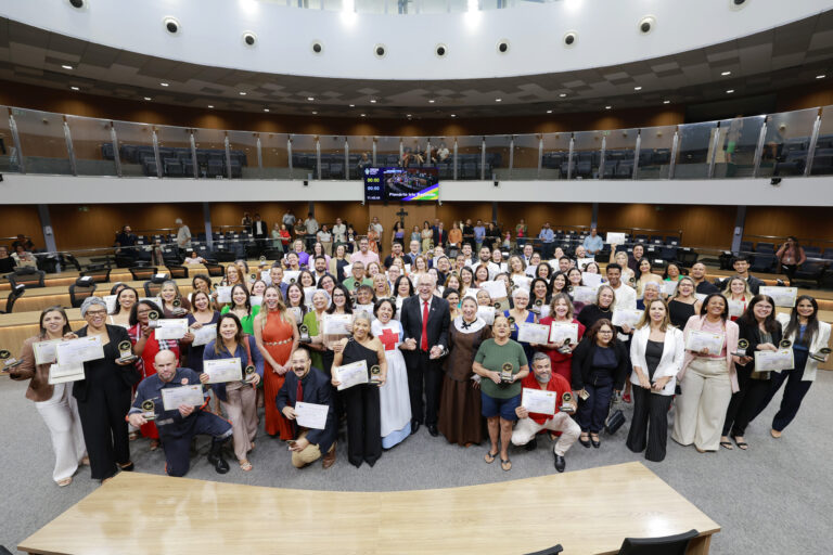 Na Alego, profissionais da enfermagem são homenageados por iniciativa do deputado Mauro Rubem