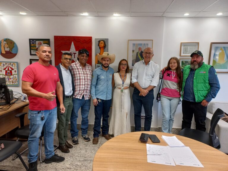 Deputado Mauro Rubem: Padrinho Oficial da Cavalgada FT Jeans e do Rodeio de Senador Canedo
