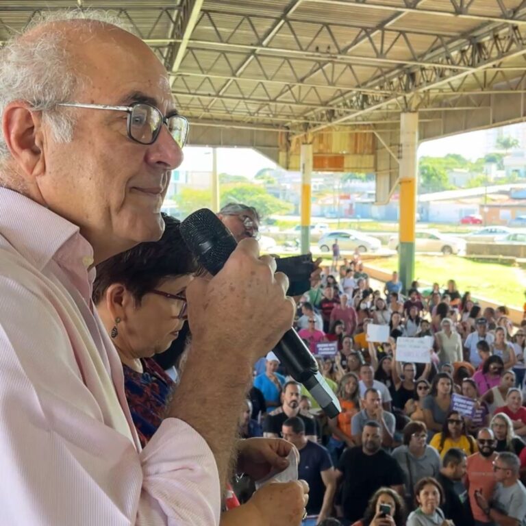 Educação Municipal: Mauro Rubem participa de ato dos professores e administrativos goianienses