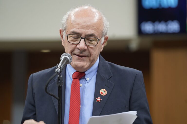 Mauro Rubem propõe lei para monitorar políticas de proteção à infância em Goiás