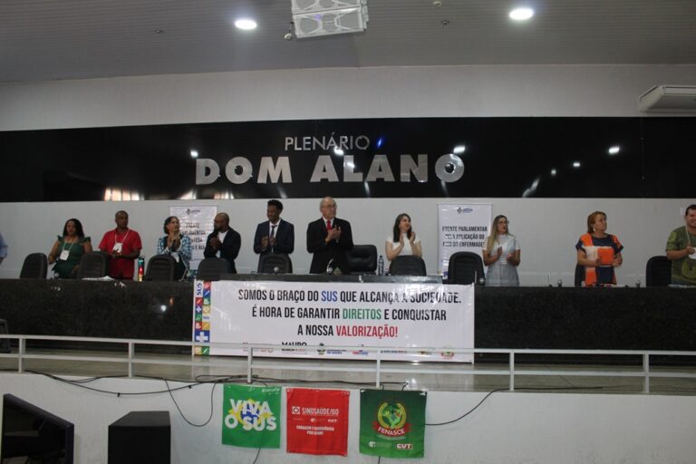 Em Campos Belos, Mauro Rubem coordena seminário da Frente Parlamentar pela Aplicação do Piso da Enfermagem