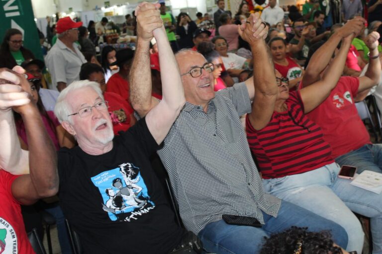 Mauro Rubem critica agronegócio e repressão policial em debate na ACOF sobre Conflitos no Campo 2024
