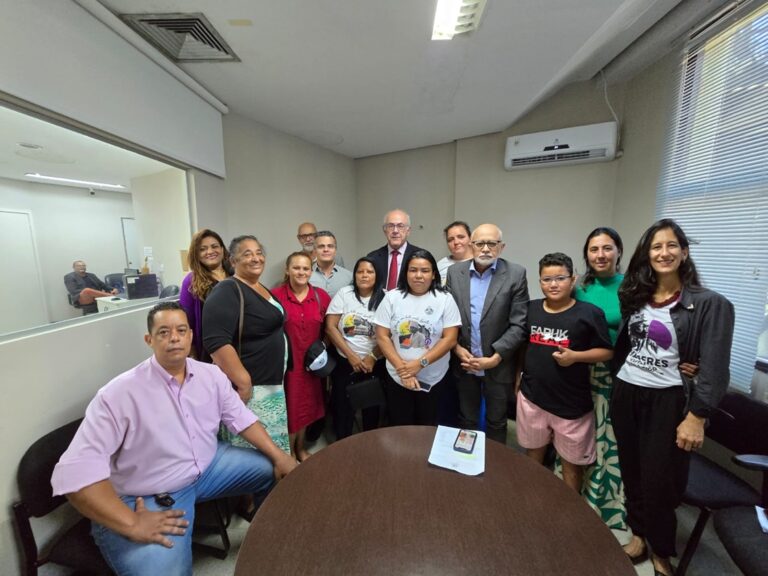 Mauro Rubem cobra regularização fundiária e moradia digna em audiência na Secretaria de Habitação