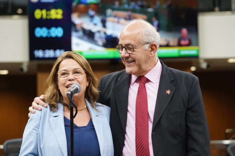 Deputados propõem projeto que garante continuidade de tratamento para pessoas com TEA e outras deficiências em planos de saúde