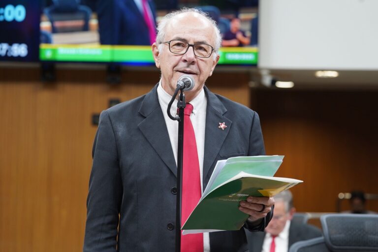 Mauro Rubem propõe lei que proíbe o Estado de Goiás de contratar entidades que adotem jornada 6×1