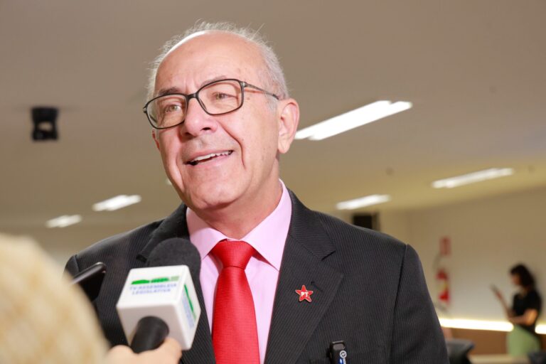 Mauro Rubem celebra nomeação de 625 concursados da educação estadual “Valeu à pena acreditar e lutar, mas é preciso convocar mais gente”