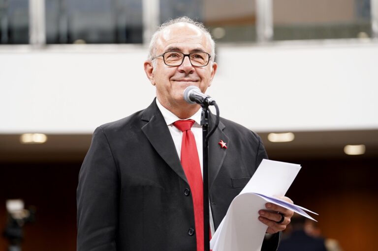 Ação do MPGO, articulada por Mauro Rubem e comissão de aprovados, pede convocação imediata dos concursados da Educação em Goiânia