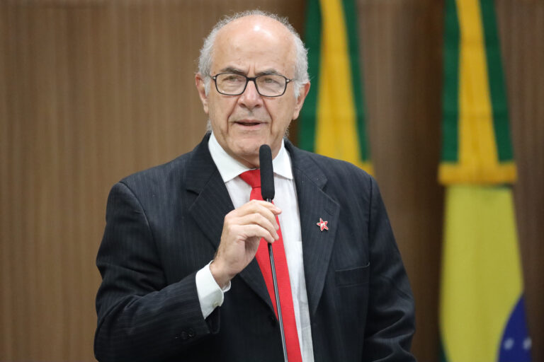 Mauro Rubem propõe política pública para proteger crianças e adolescentes na internet