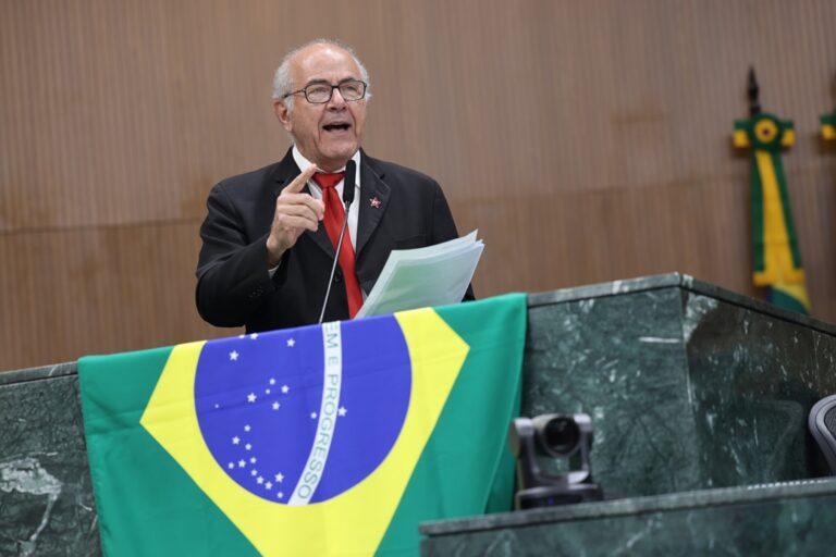Mauro Rubem propõe Comenda Paulo Freire para homenagear educadores em Goiás