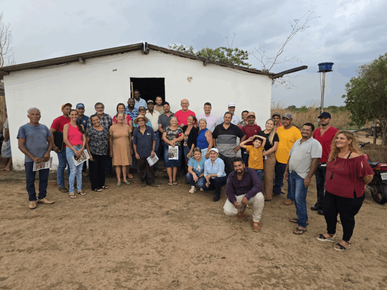 Mauro Rubem dialoga com famílias rurais em São Luiz do Norte sobre titulação de terras e unidade de saúde
