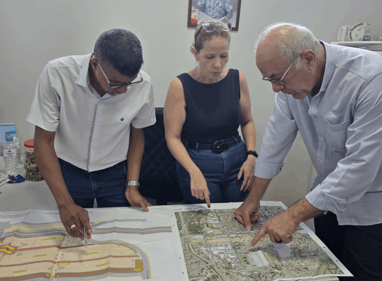 Projeto de cobertura da Feira Hippie avança com apoio do deputado Mauro Rubem