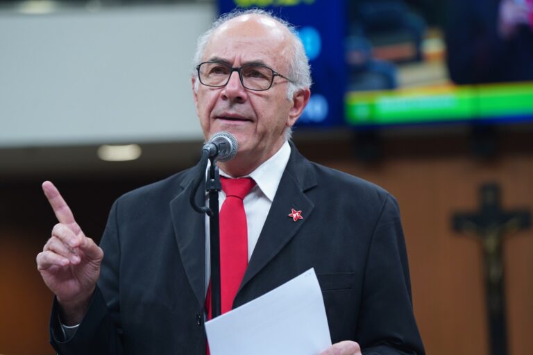 Deputado Mauro Rubem cobra que MP apresente denúncia sobre chacina de Águas Lindas de Goiás