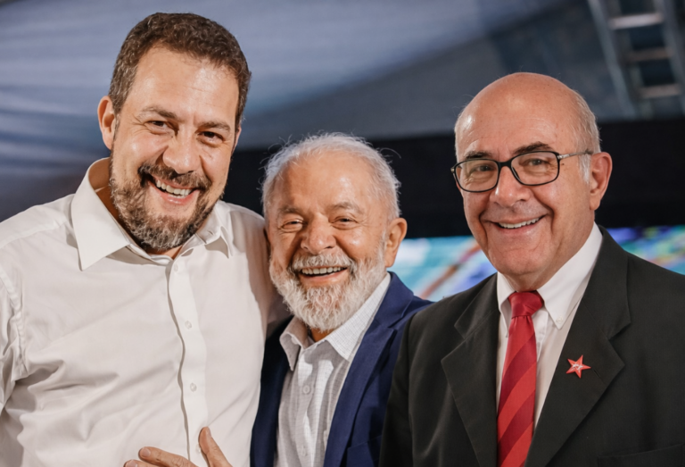 Deputado Mauro Rubem acompanha ministro Guilherme Boulos na abertura do programa “Governo do Brasil na Rua” em Goiânia