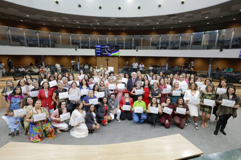 Deputado Mauro Rubem promove sessão solene na Alego em homenagem às mulheres e reforça combate à violência de gênero