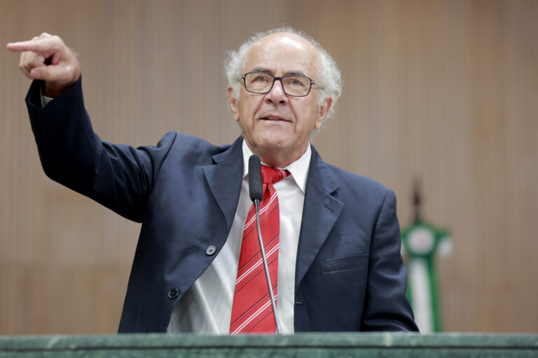 Mauro Rubem defende que Estado pague aos servidores vantagens suspensas durante a Covid