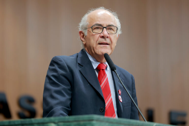 Mauro Rubem promove sessão solene em homenagem às entidades e lideranças estudantis em Goiás