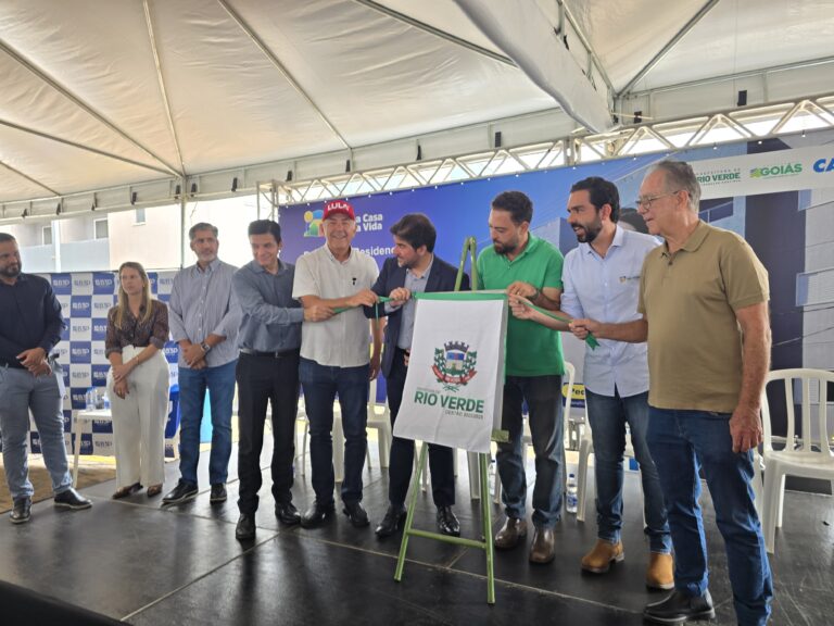 Minha Casa, Minha Vida: Mauro Rubem acompanha entrega de 336 moradias em Rio Verde